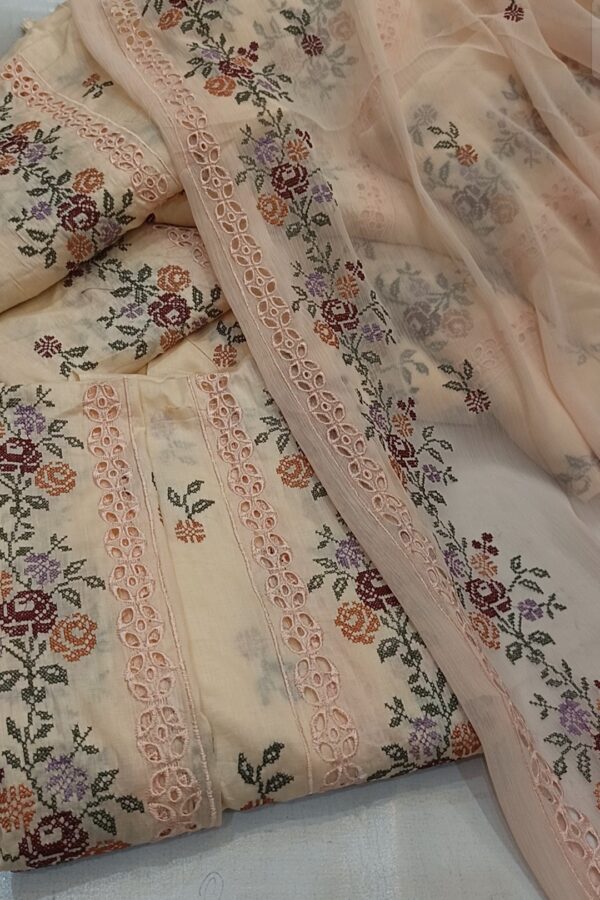 Peach Bareeze 2950/- 3PC lawn